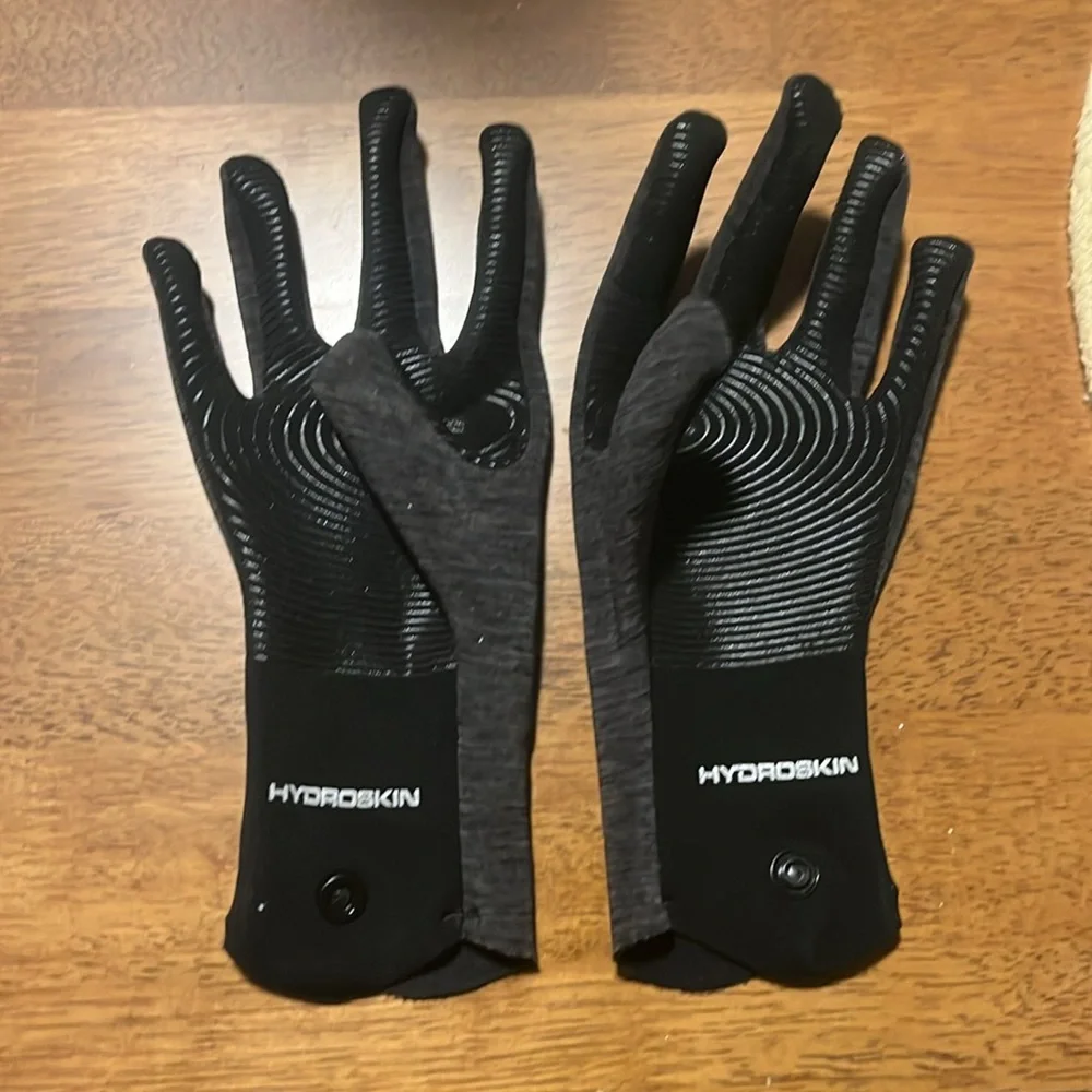 NRS Hydroskin Gloves - Picture 2 of 3